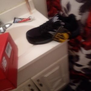 Men's athletic shoes